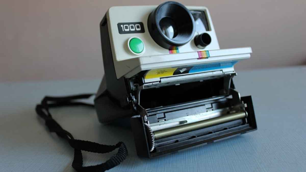 How Do Polaroid Pictures Work?